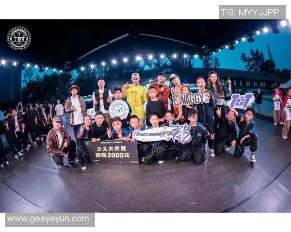 南京街舞队与上海街舞队赛后复盘分析团队配合与战术执行的精彩对决