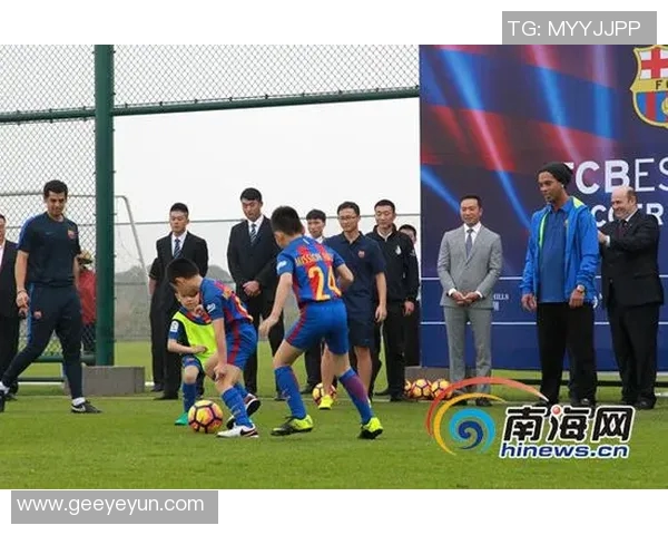 中国足球明星亲临访问探索足球文化与球迷互动新篇章 中国足球明星亲临访问探索足球文化与球迷互动新篇章